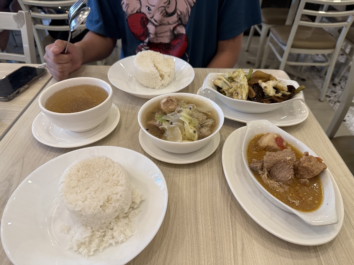Manyaman Restaurant Photo 4