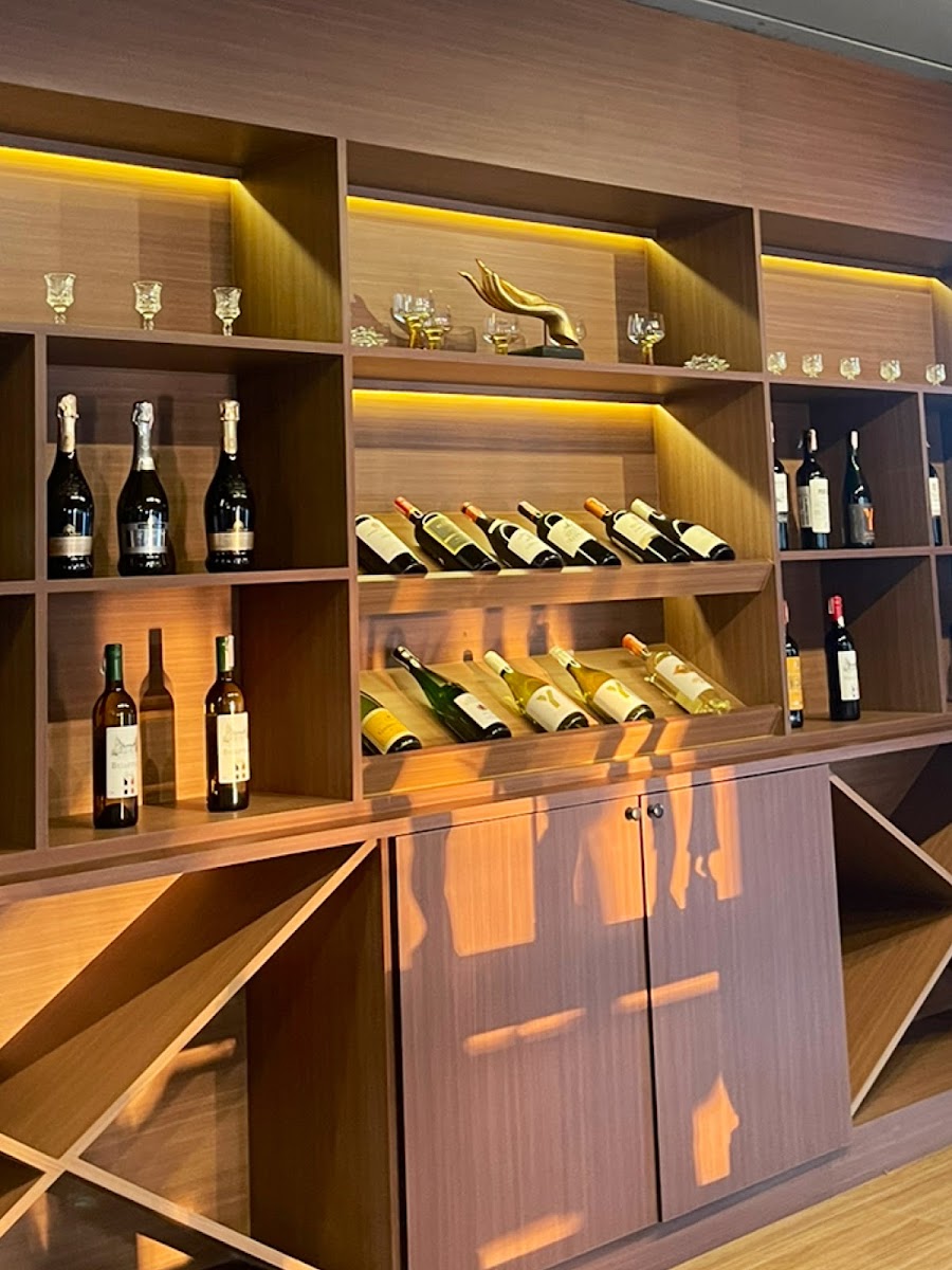 บ้านจันทร์ฉาย - Baan Janchai Restaurant & Wine