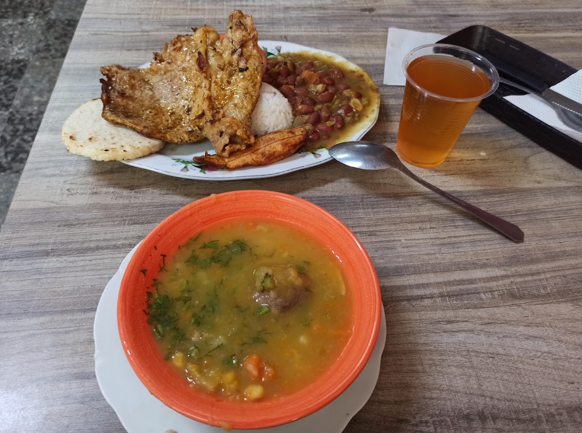El Pollo Terrícola Photo 3