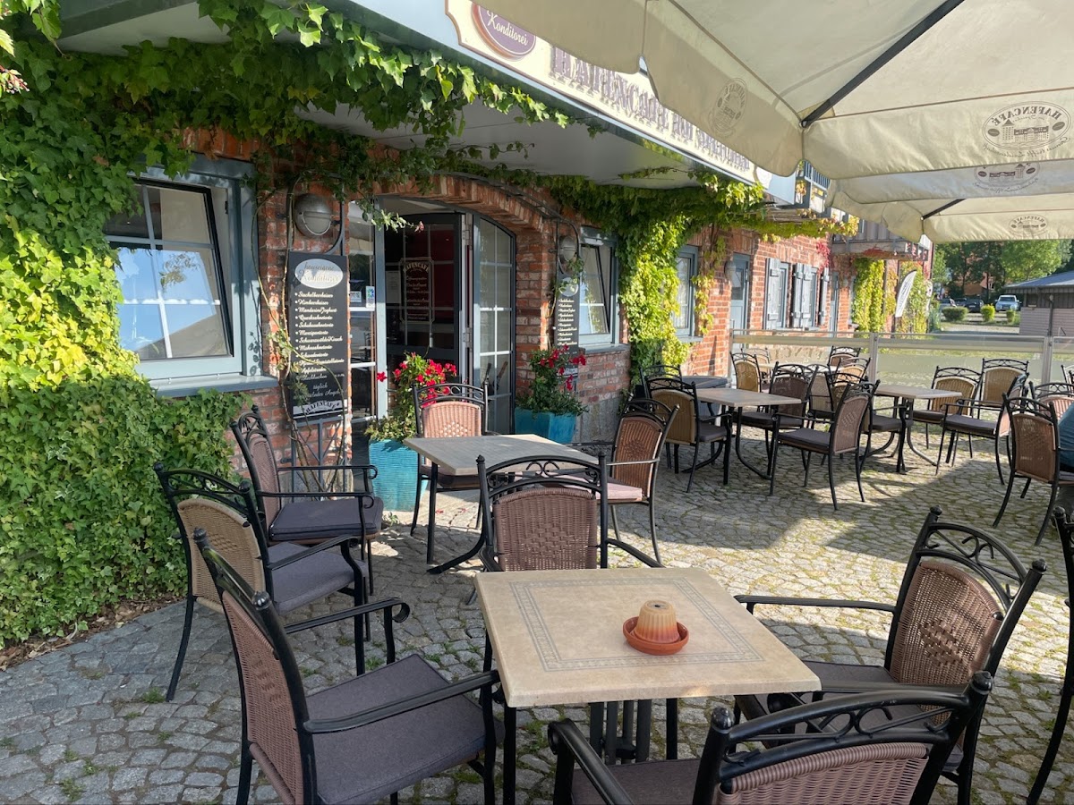 „Hafencafe im Speicher „