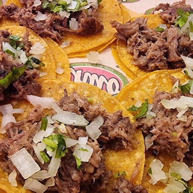 Tacos de Barbacoa En Tortilla Trompera
