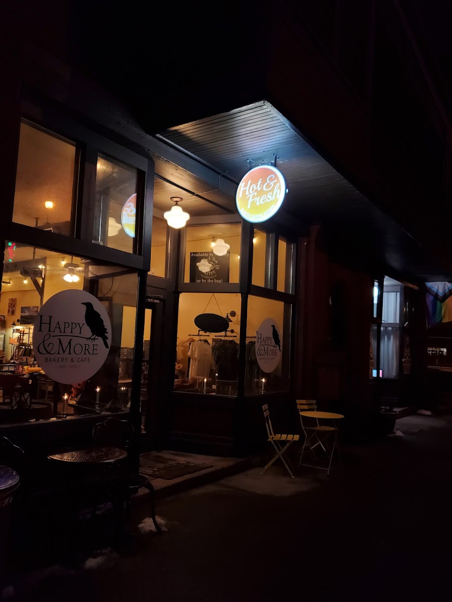 Happy & More Bakery & Cafe Photo 3