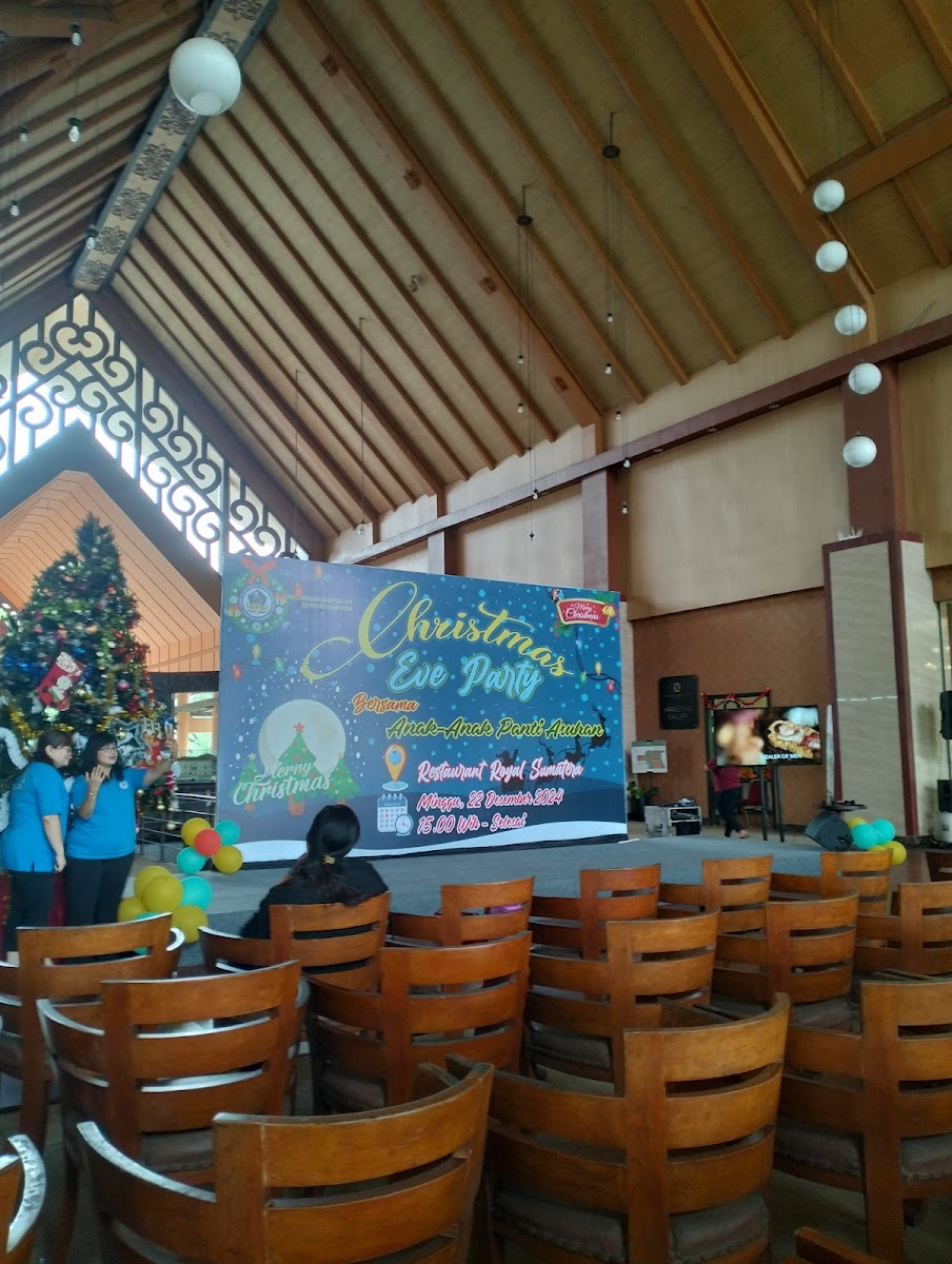 Royal Sumatra Restaurant & Club House Photo 4