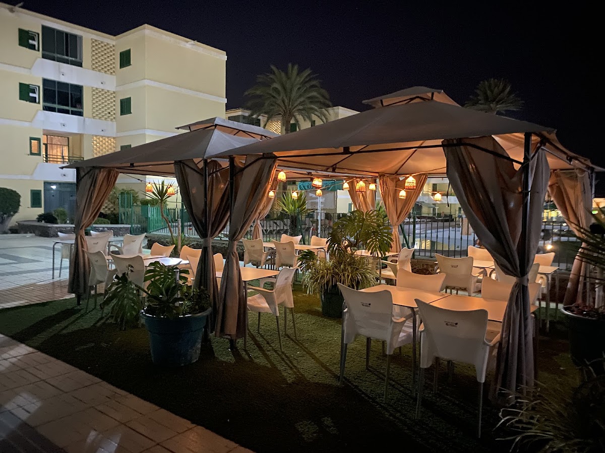 Tropicalife Pool Bar & Restaurant (Bar Las Olas) Photo 3