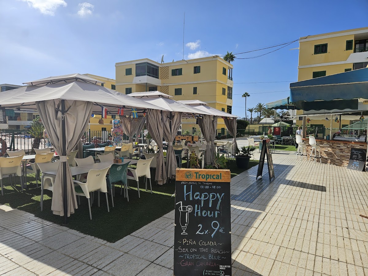 Tropicalife Pool Bar & Restaurant (Bar Las Olas) Photo 4