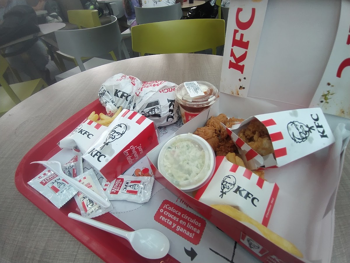 KFC Viva Envigado Photo 6