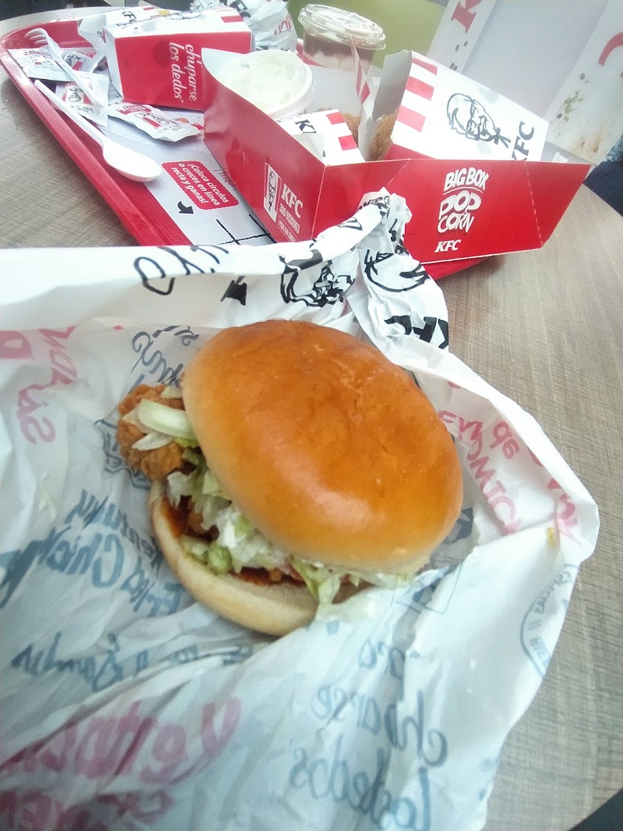 KFC Viva Envigado Photo 8