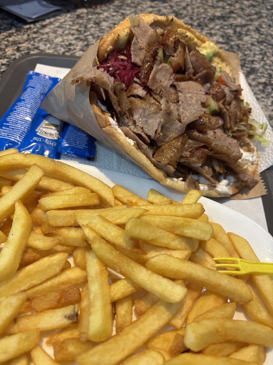 CENTER DÖNER & PİZARİA Photo 6