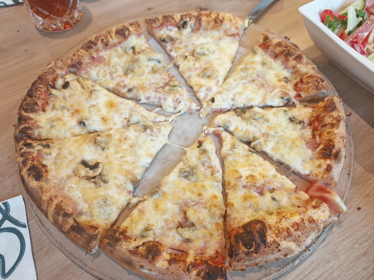 HOT PIZZA CORNER Late Night Pizza Photo 10