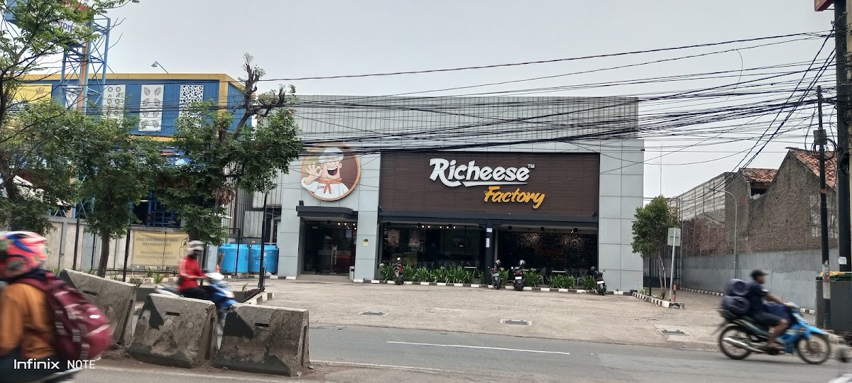 Richeese Factory Cipondoh
