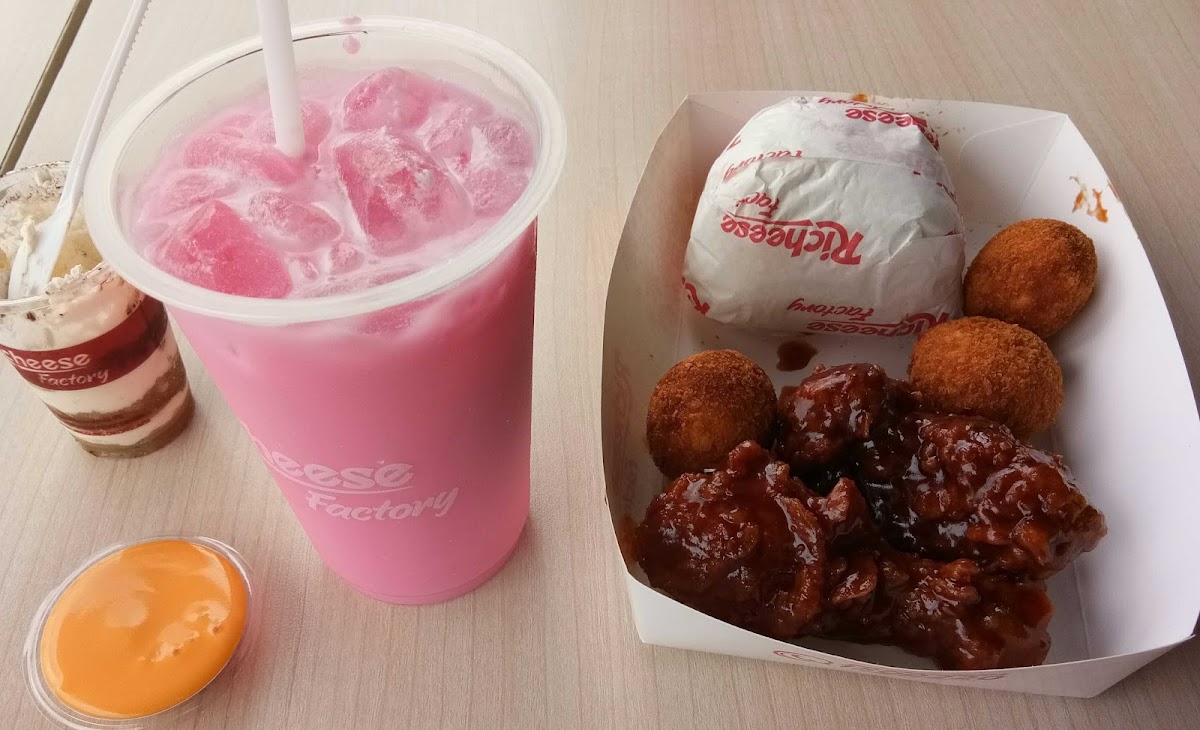 Richeese Factory Cipondoh Photo 10