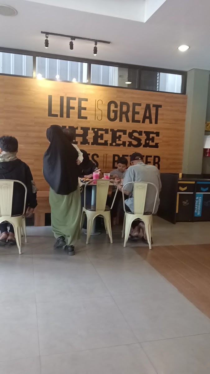 Richeese Factory Cipondoh Photo 2