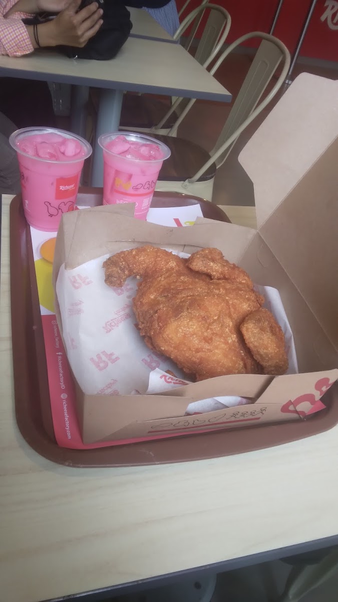 Richeese Factory Cipondoh Photo 7