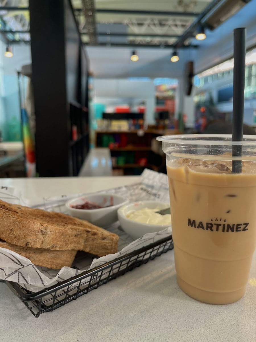 Café Martinez Photo 5