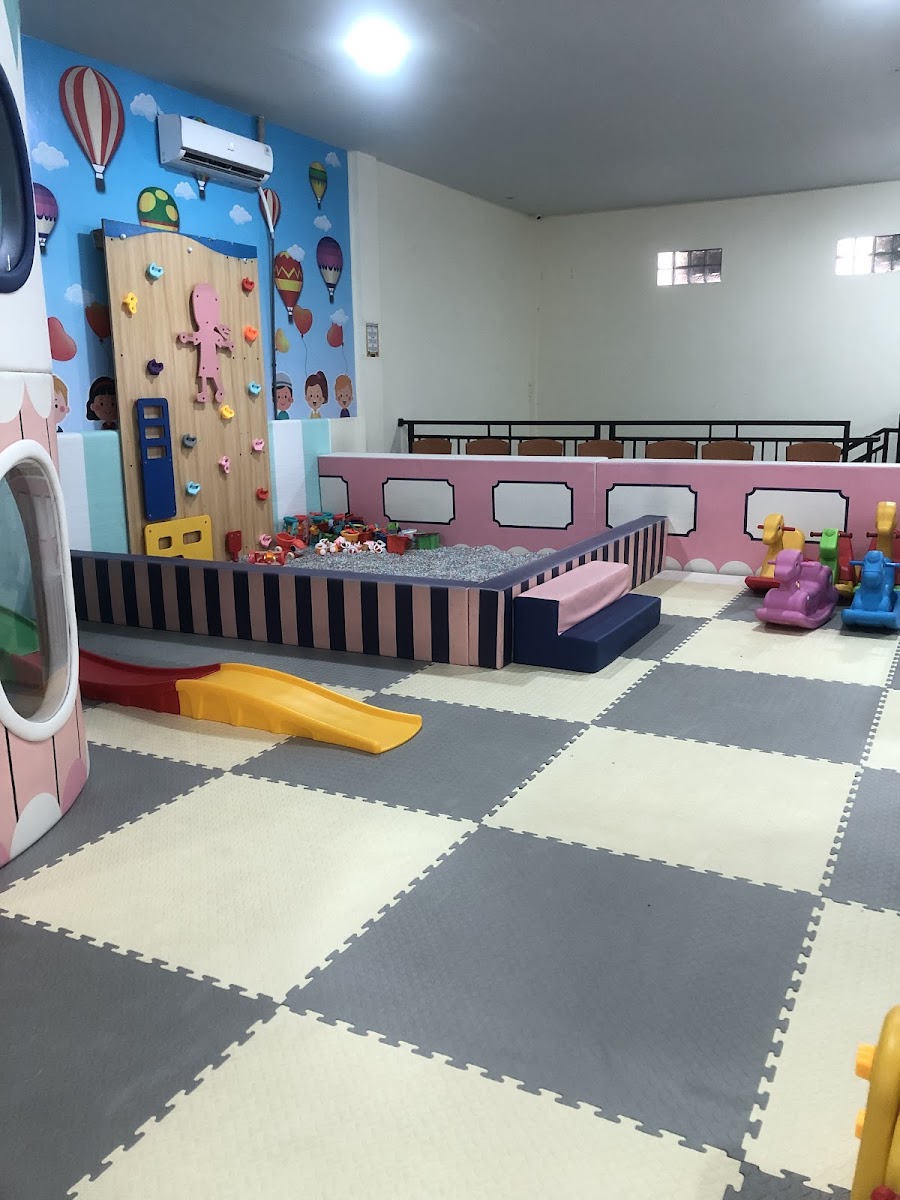 Cafe and Playground Photo 3