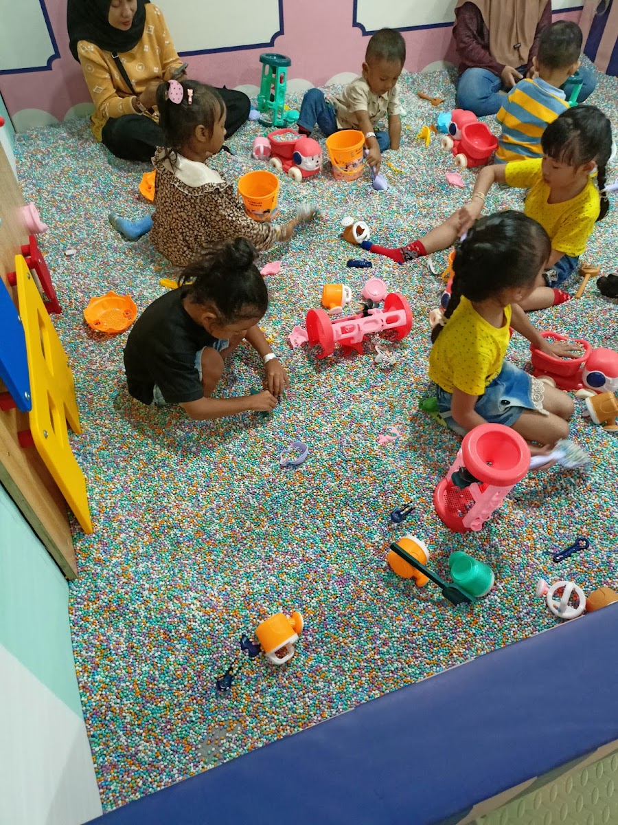 Cafe and Playground Photo 9