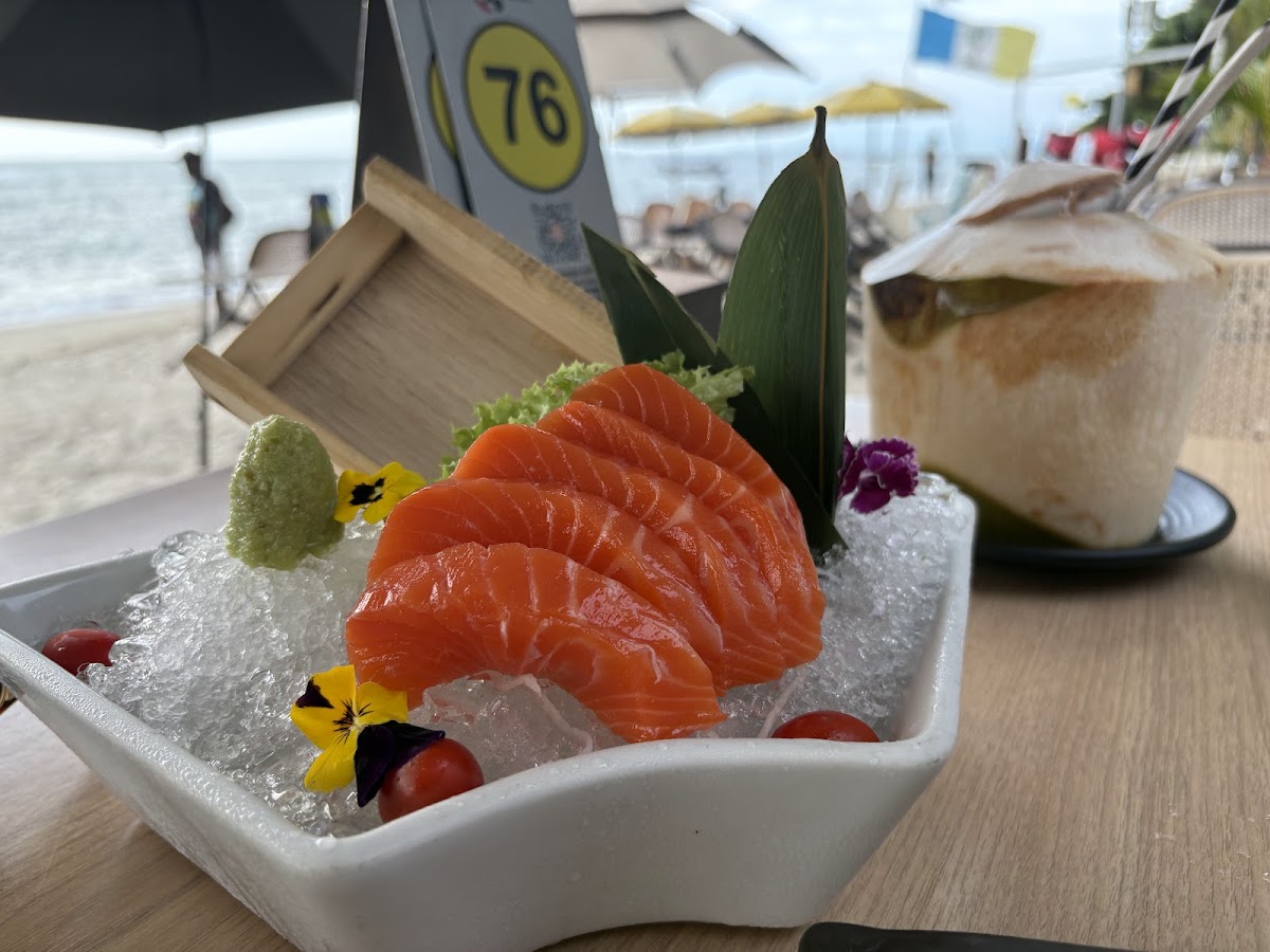 Natsu Bar & Dining Photo 3
