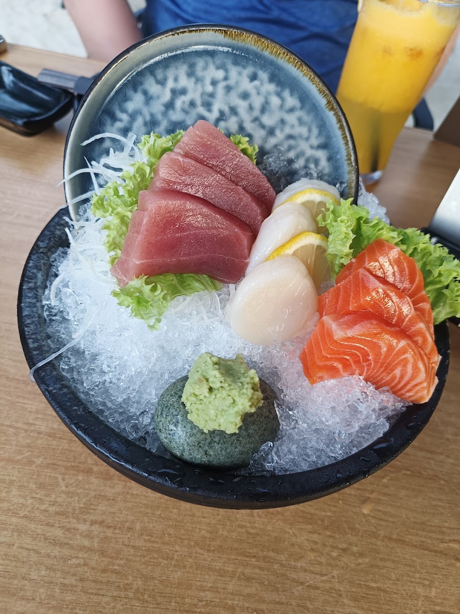 Natsu Bar & Dining Photo 5