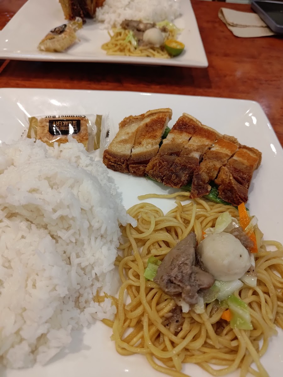 Max's Restaurant Photo 10