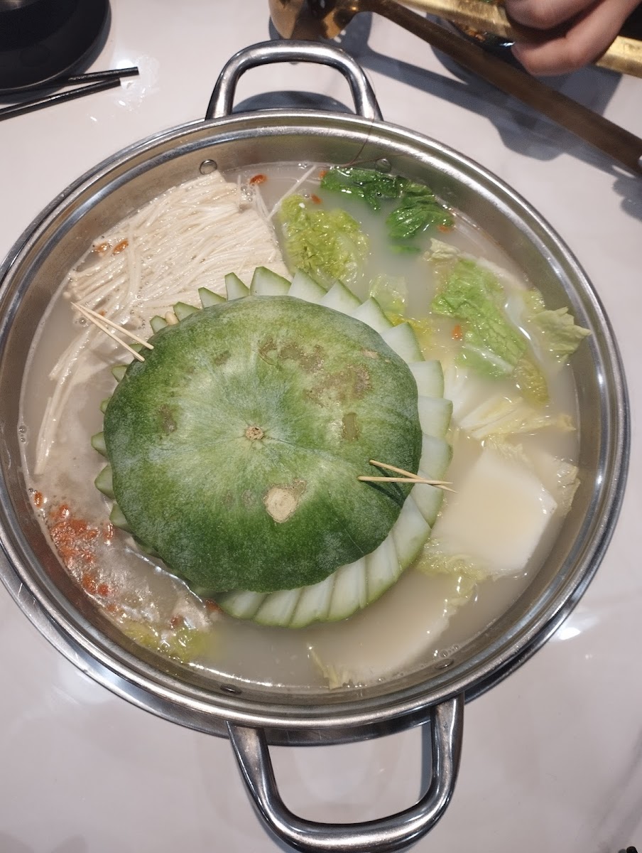 Low Maji Wintermelon Steamboat Restaurant • Sri Petaling • 火锅 Photo 4