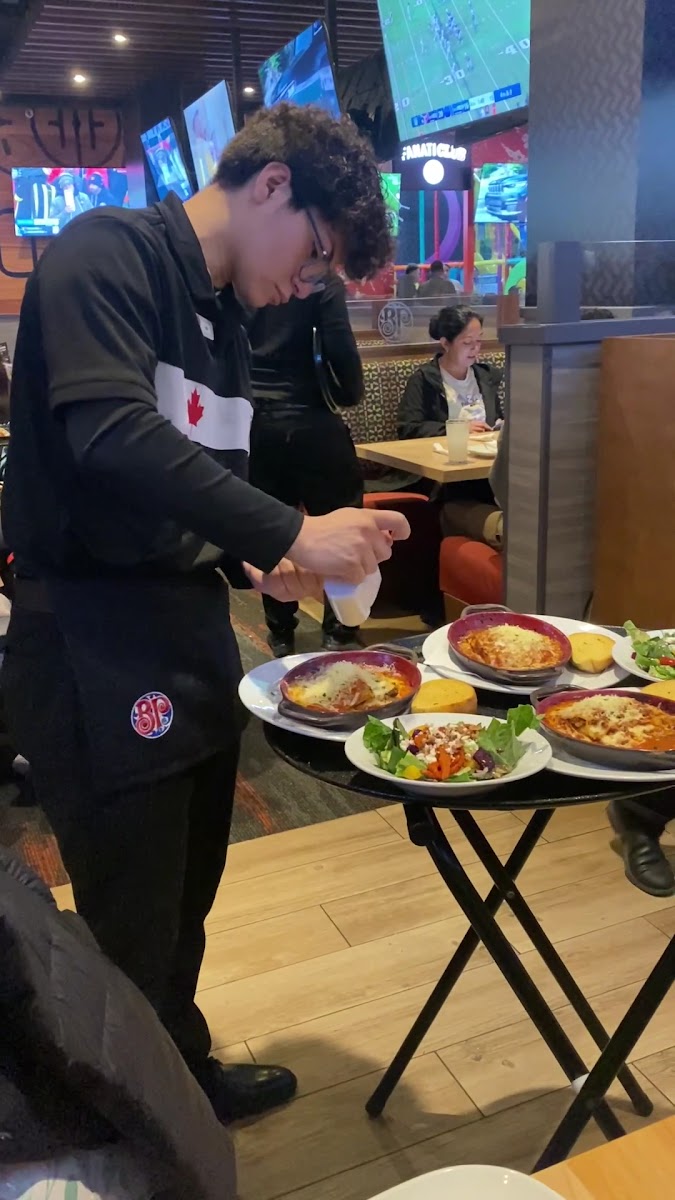 Boston's Pizza Cumbres Photo 7