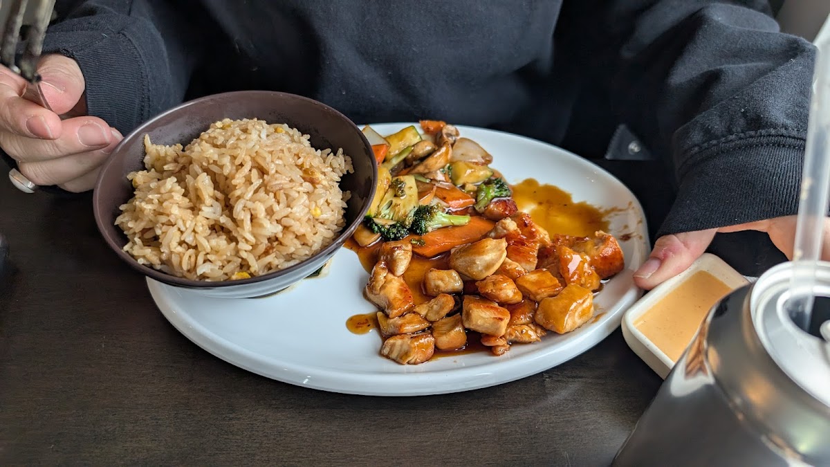 Hachi Hachi Sushi & Hibachi Columbus Photo 6
