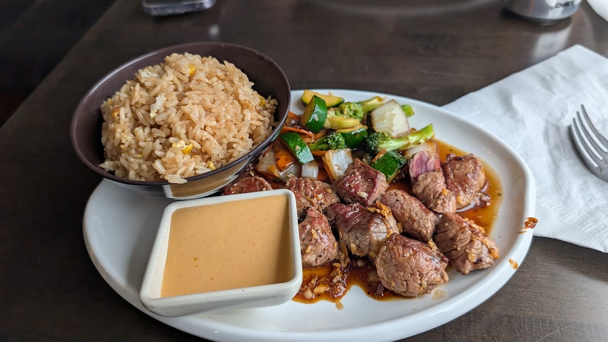 Hachi Hachi Sushi & Hibachi Columbus Photo 7