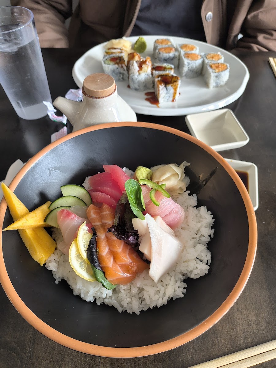 Hachi Hachi Sushi & Hibachi Columbus Photo 8