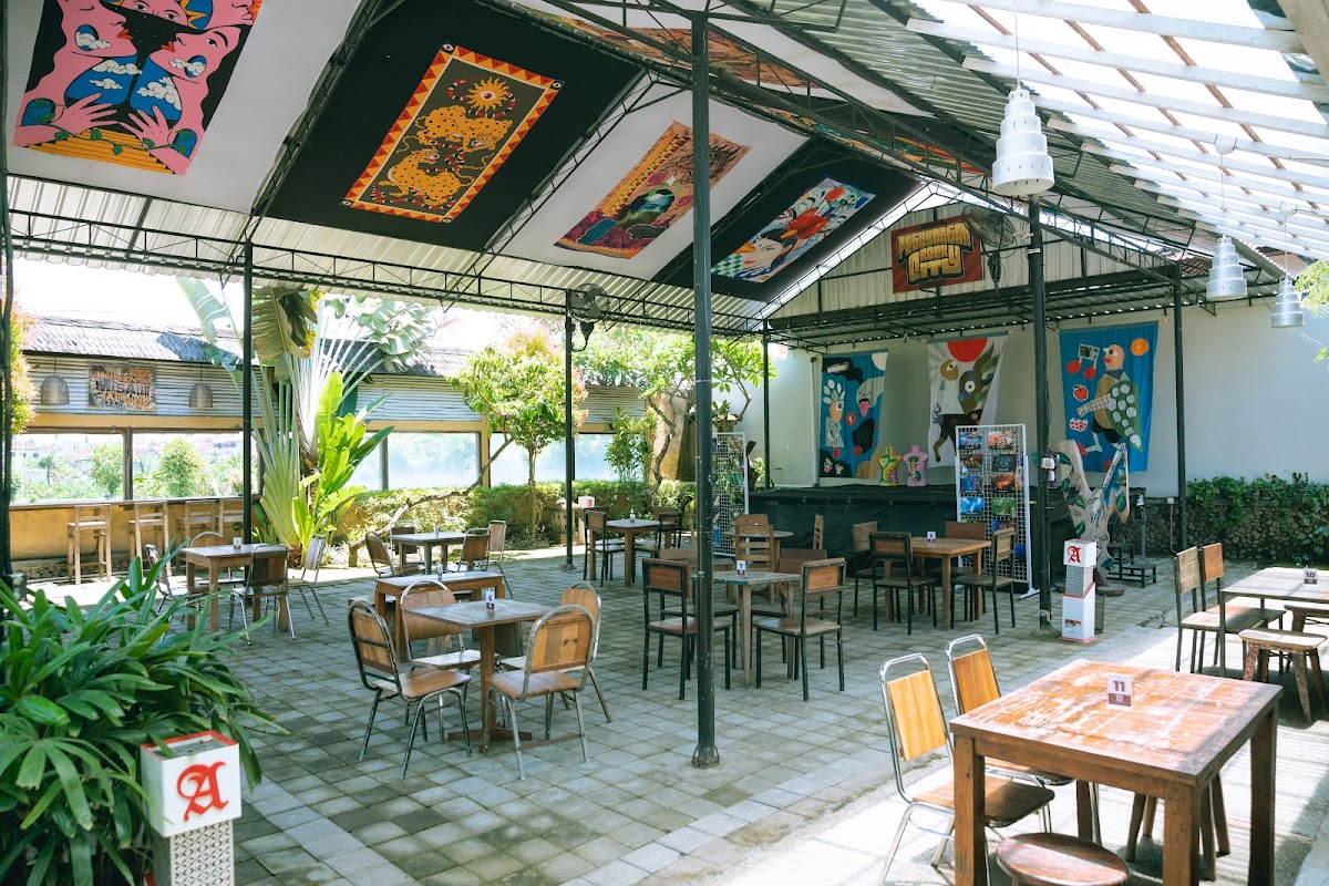 Berbagi Ruang & Kopi