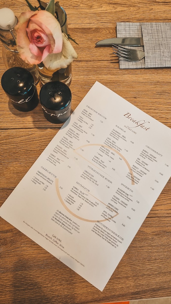 Café JUNA. Photo Menu 5