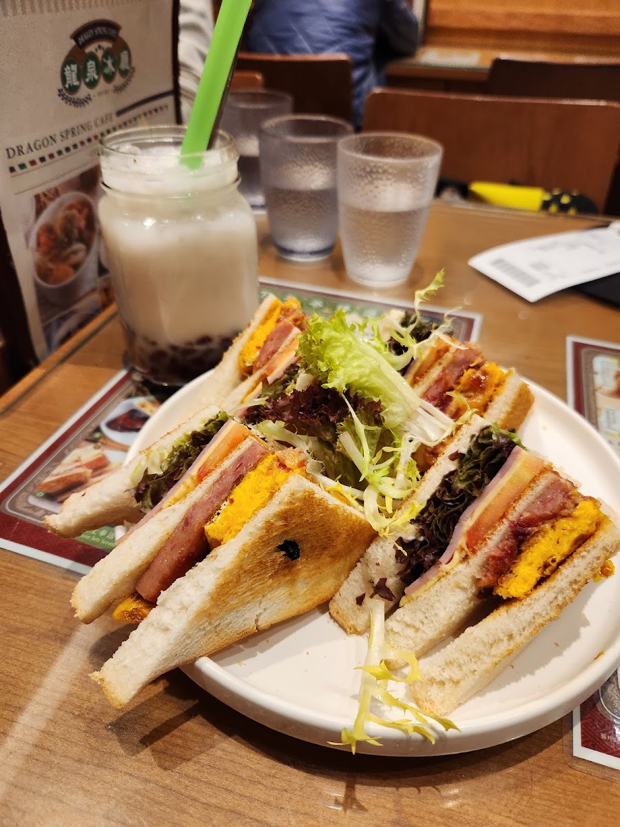 Dragon Spring Cafe (Causeway Bay) Photo 7