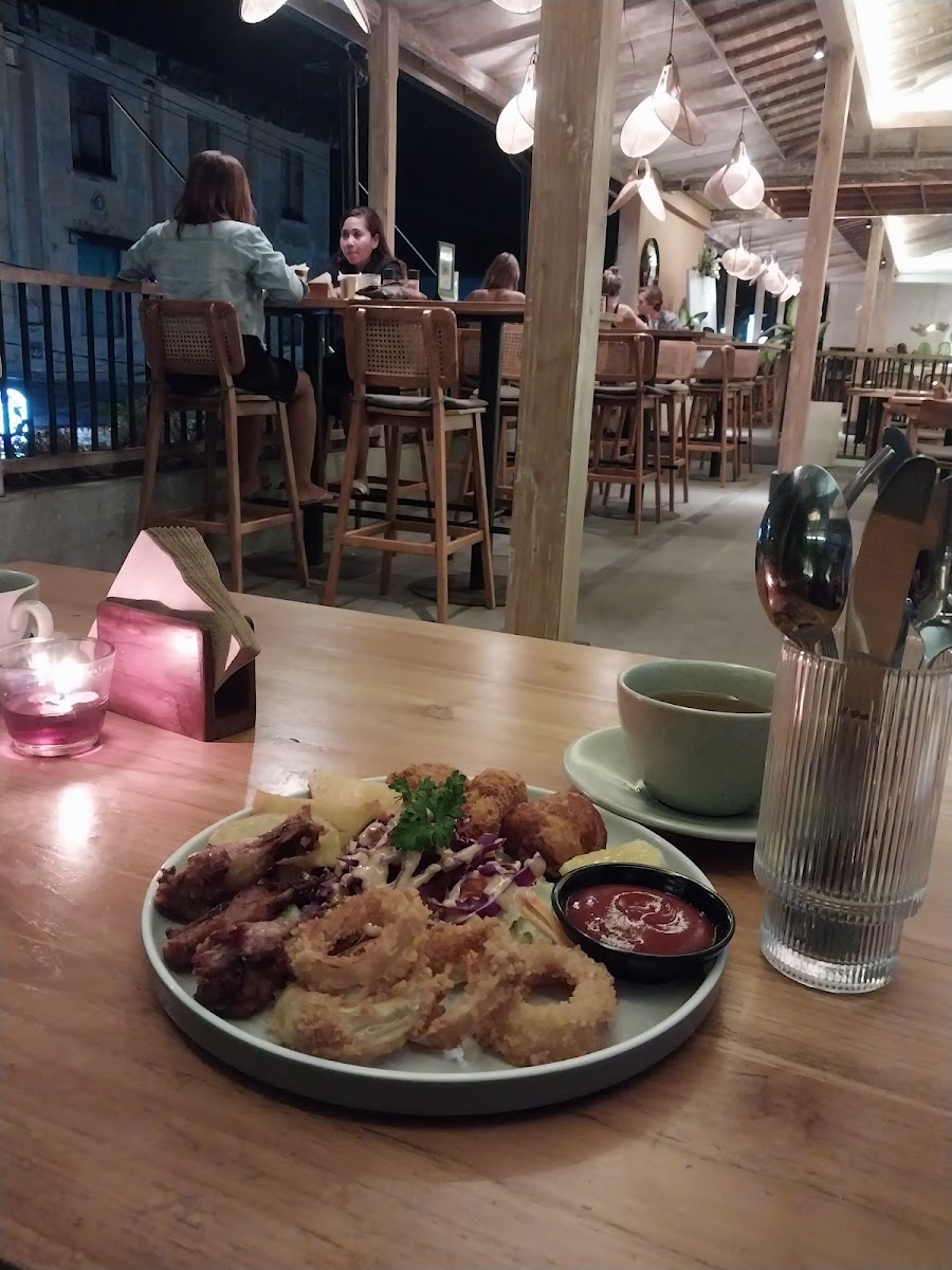 Twin Joglo Ubud - Bar & Restaurant Photo 5