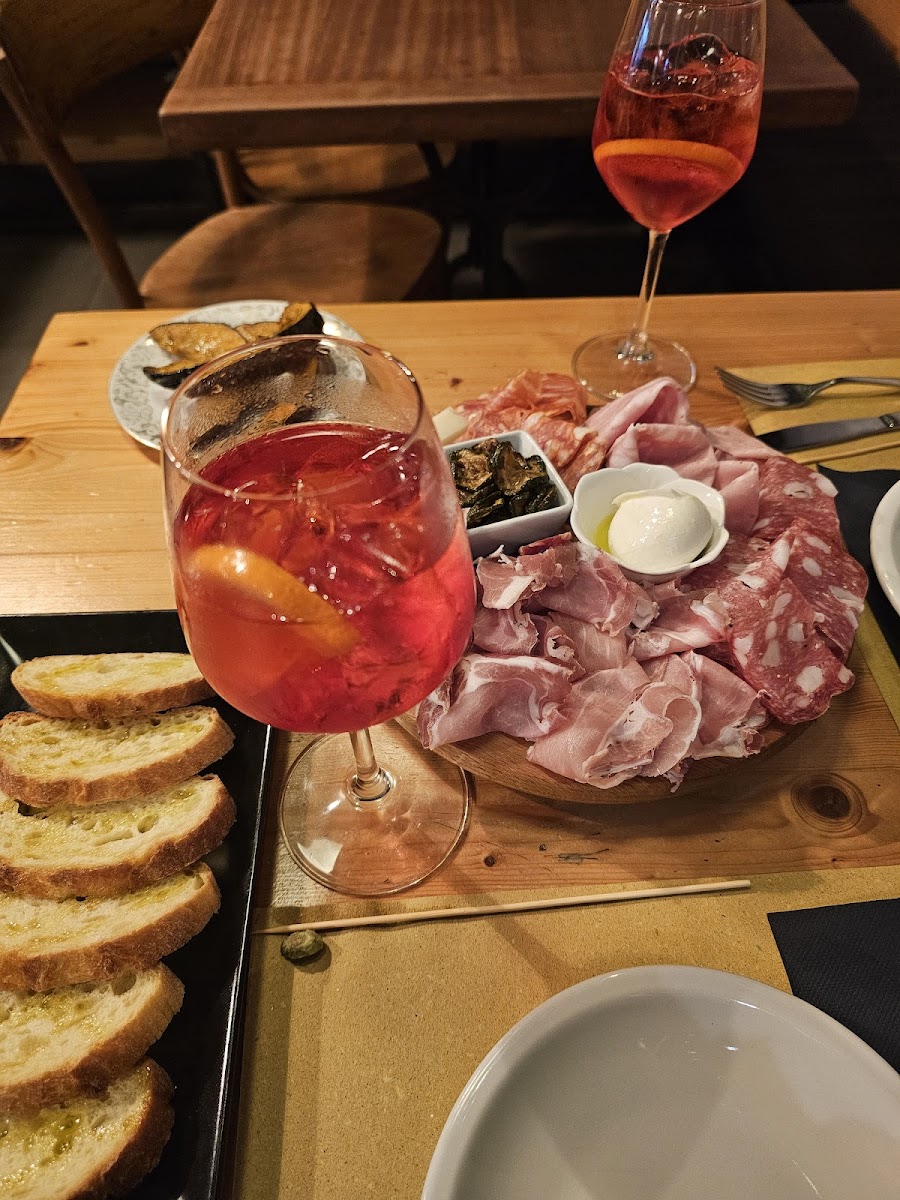 Gli Spritzzati Vino e Cicchetti Photo 3