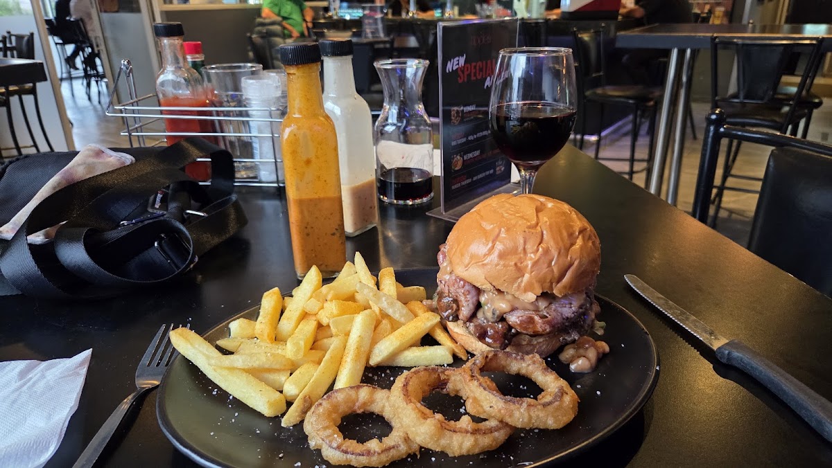 Tipples Bar & Grill, Durbanville Photo 4