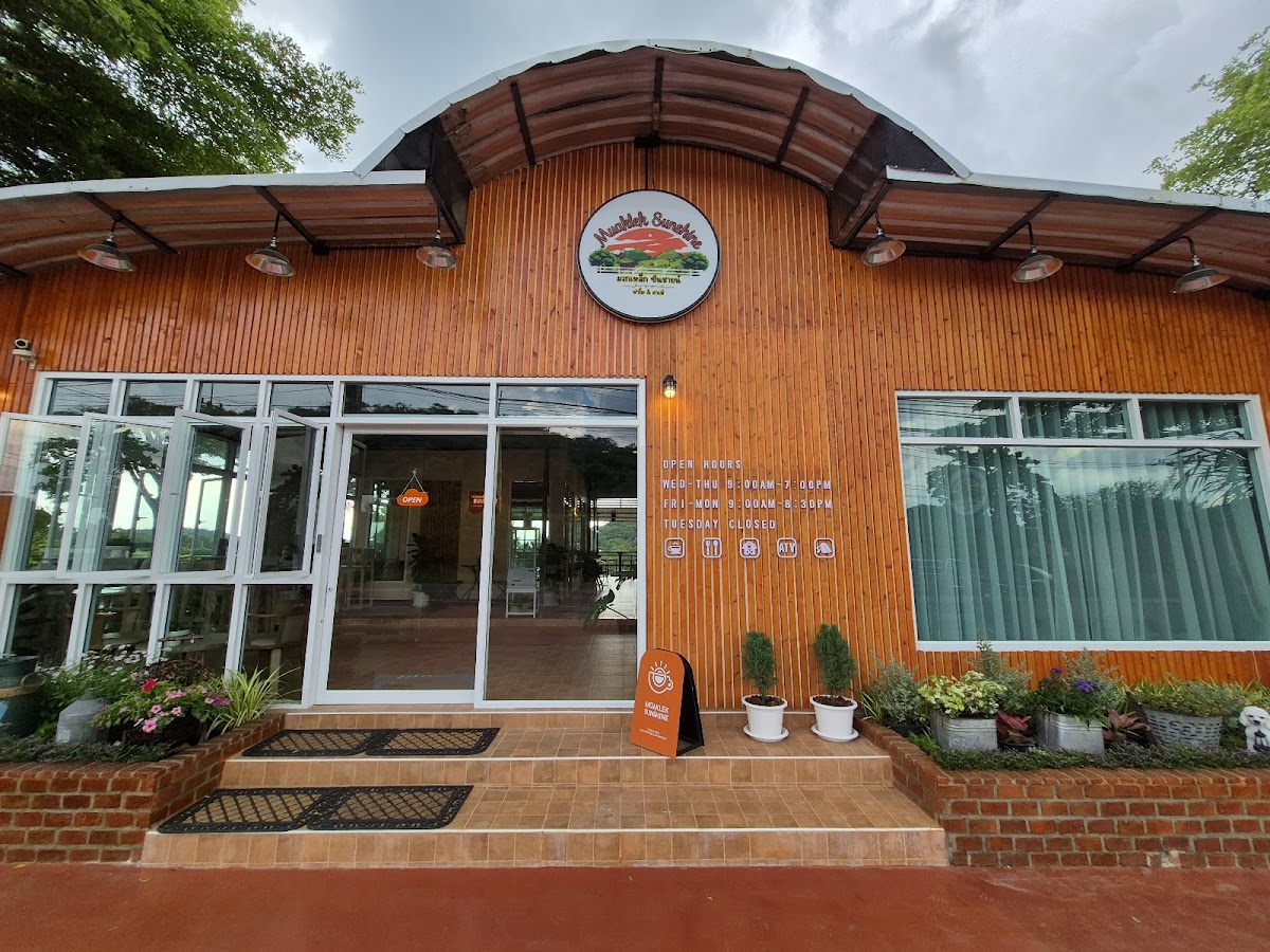 Muaklek sunshine farm and cafe