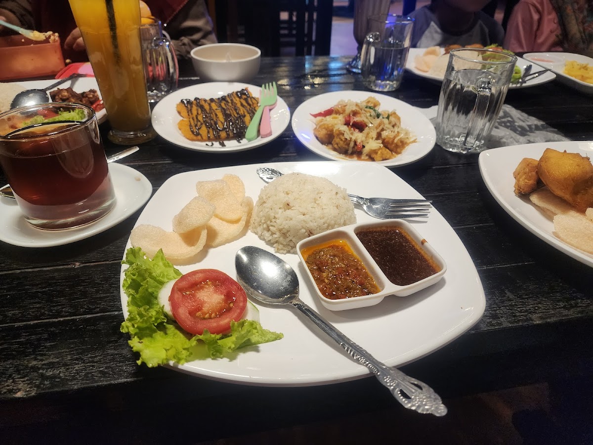 Sirappak Cafe & Resto Photo 3