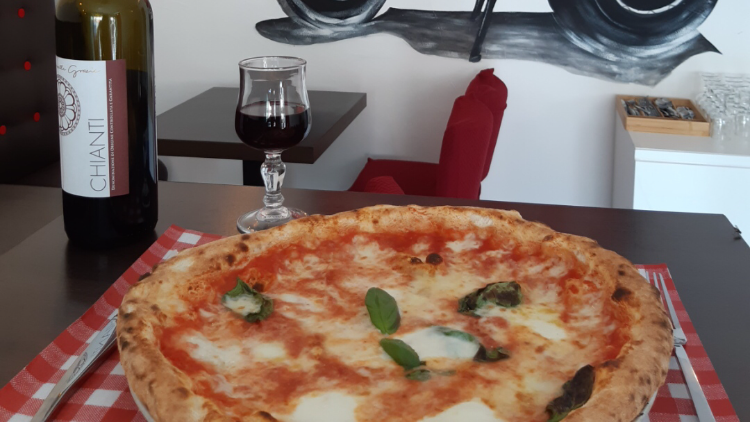 Pizzeria bella Photo 2