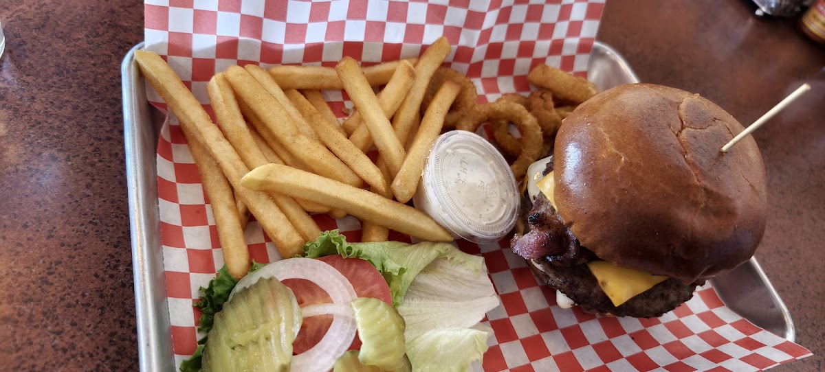 Ely's Breakfast Restaurant & Burgers Photo 10