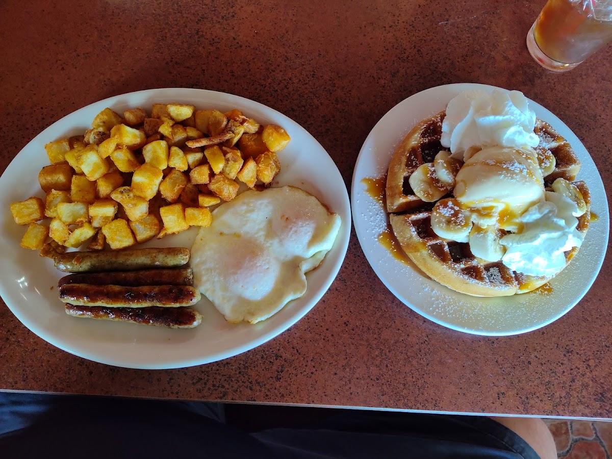 Ely's Breakfast Restaurant & Burgers Photo 6