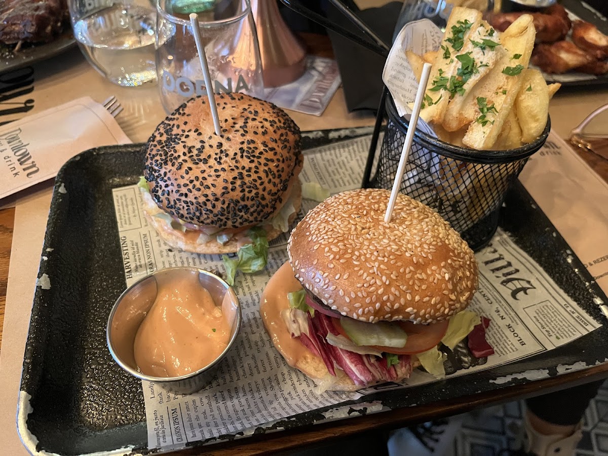 Downtown - Contemporary Bar & Food Photo 4