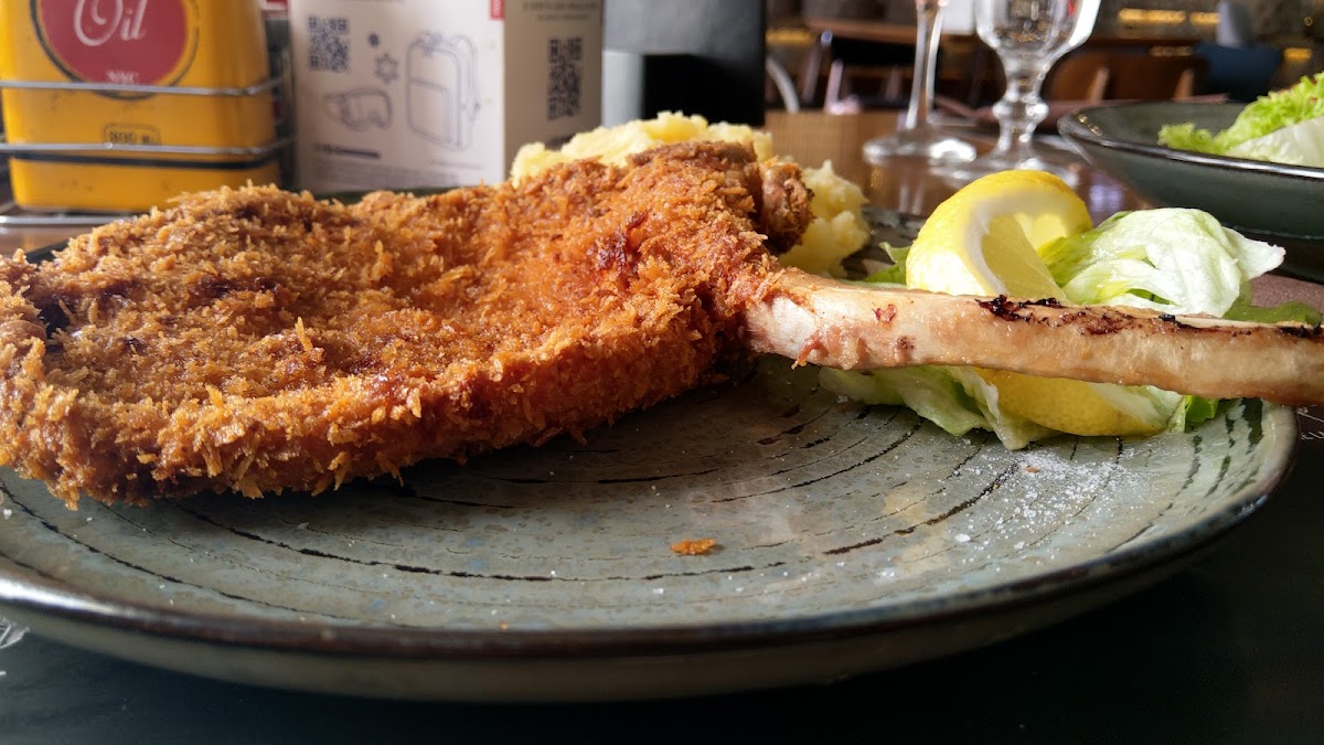 Downtown - Contemporary Bar & Food Photo 8