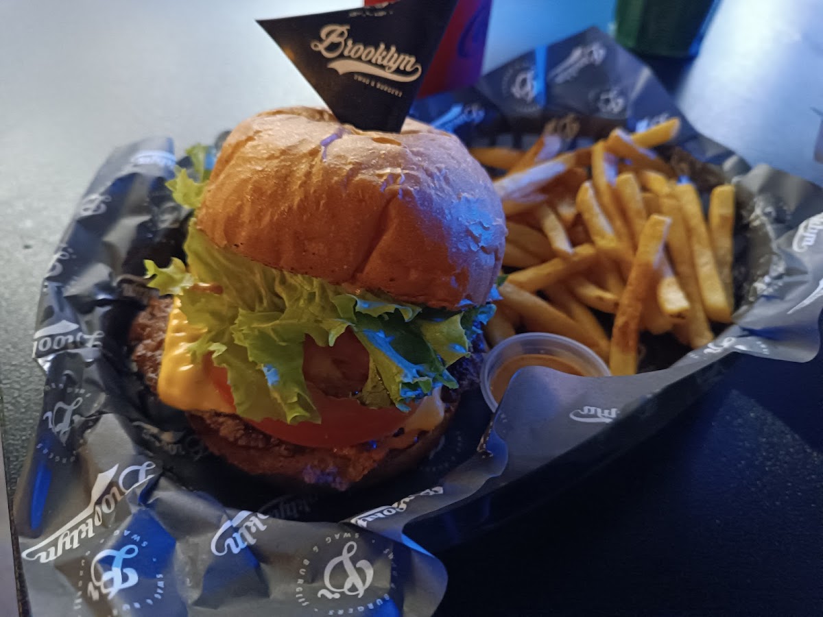 Brooklyn SWAG & Burgers Laureles Photo 5