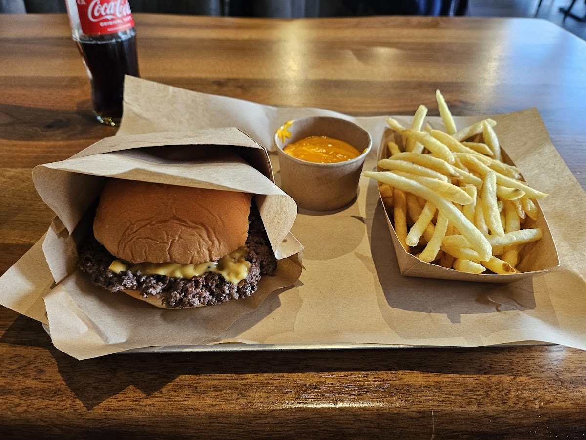 BUPIS Burger & Pizza