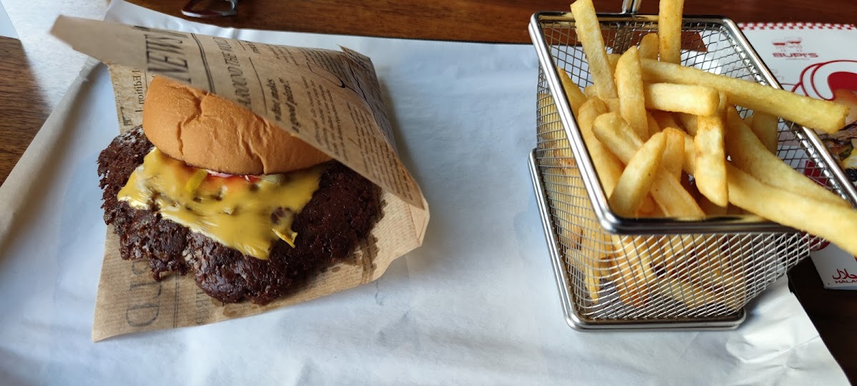 BUPIS Burger & Pizza Photo 5