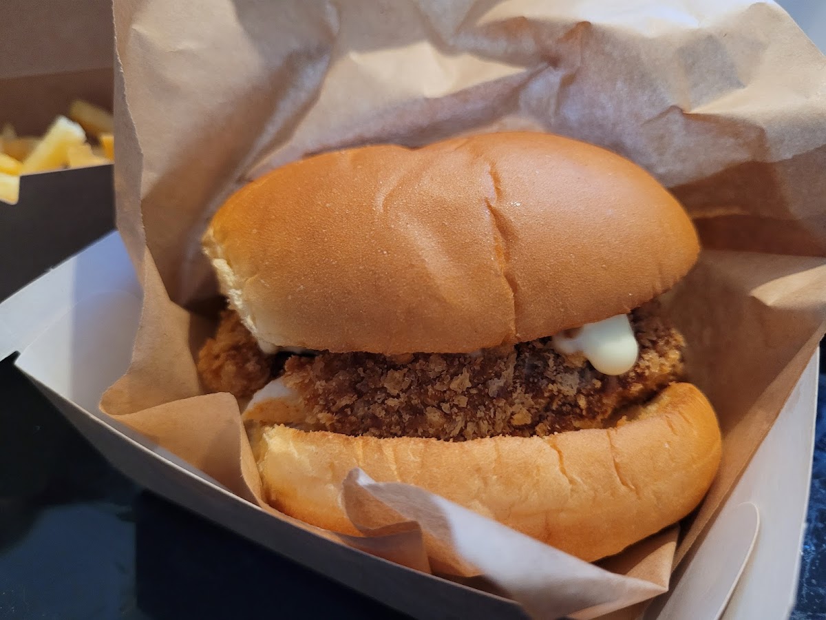 BUPIS Burger & Pizza Photo 7