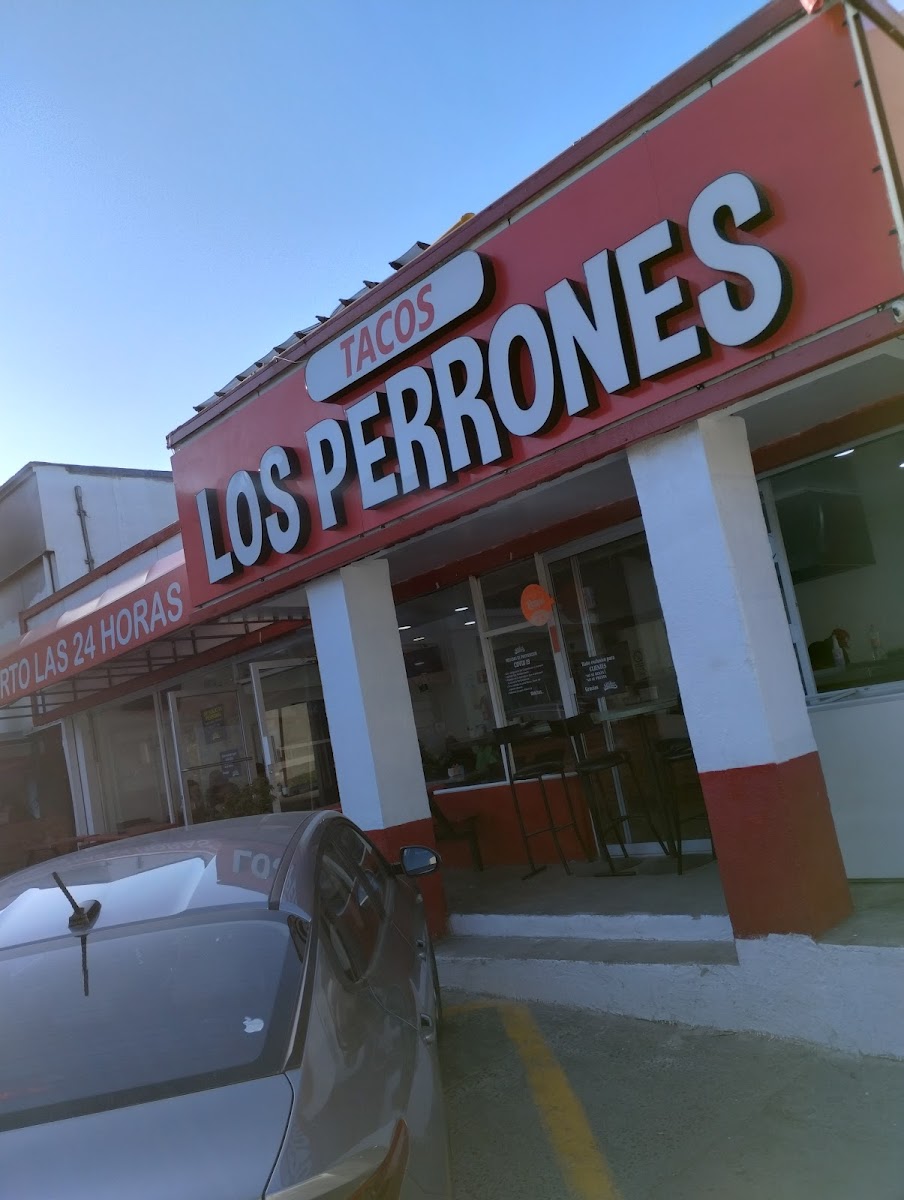 Tacos Los Perrones Photo 3