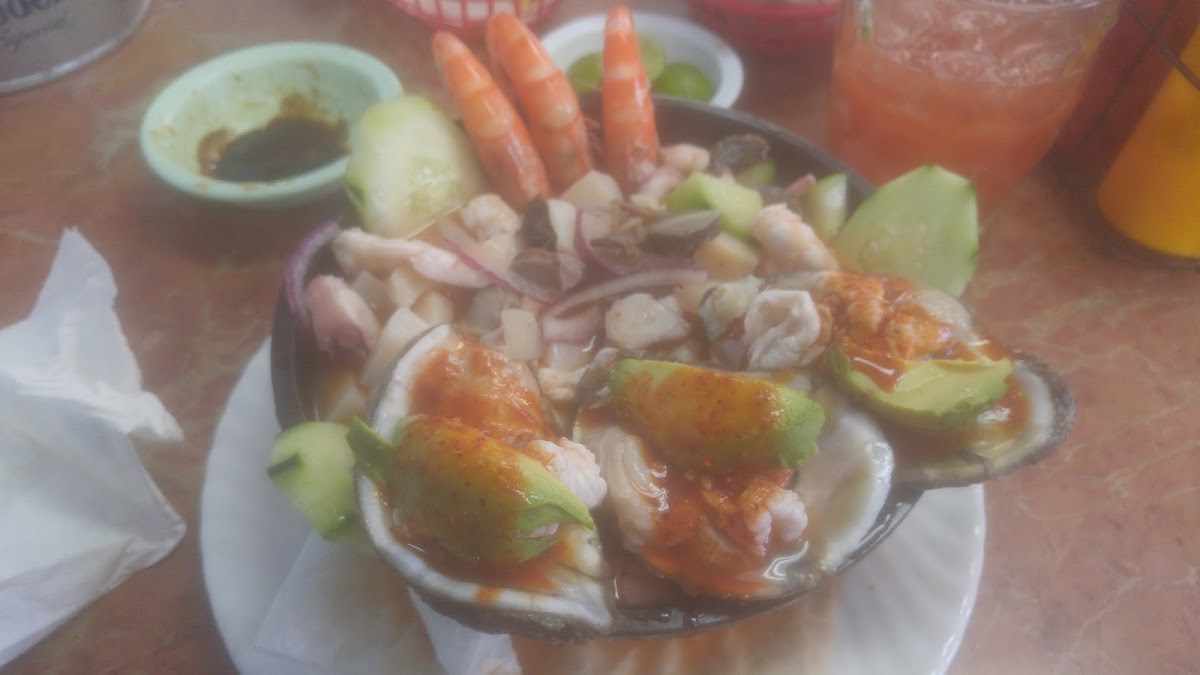 Mariscos Vuelve A La Vida Restaurant Photo 5