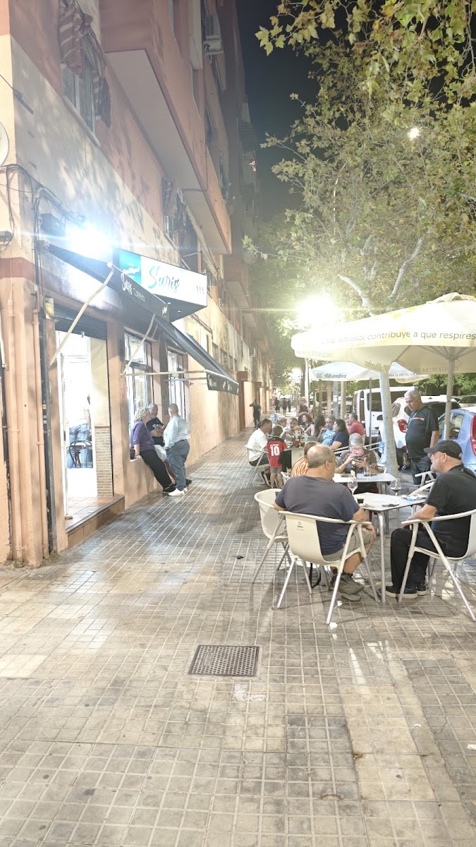 Suris Bar Photo 7