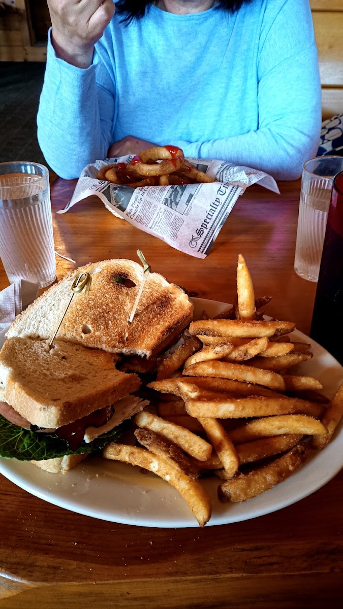 Hawk's Nest Lodge & Restaurant Photo 9