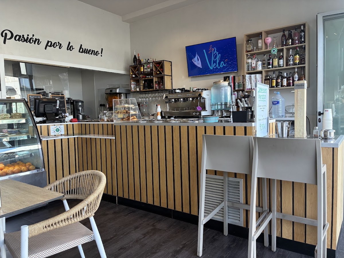 La Vela Café Photo 4
